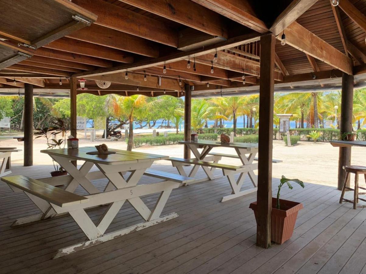 Sea Eye Hotel - Tropical Building Утіла Екстер'єр фото