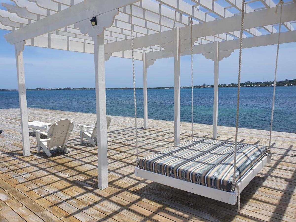 Sea Eye Hotel - Tropical Building Утіла Екстер'єр фото