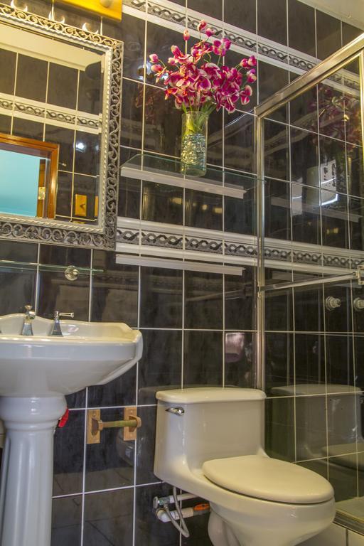 Sea Eye Hotel - Tropical Building Утіла Екстер'єр фото